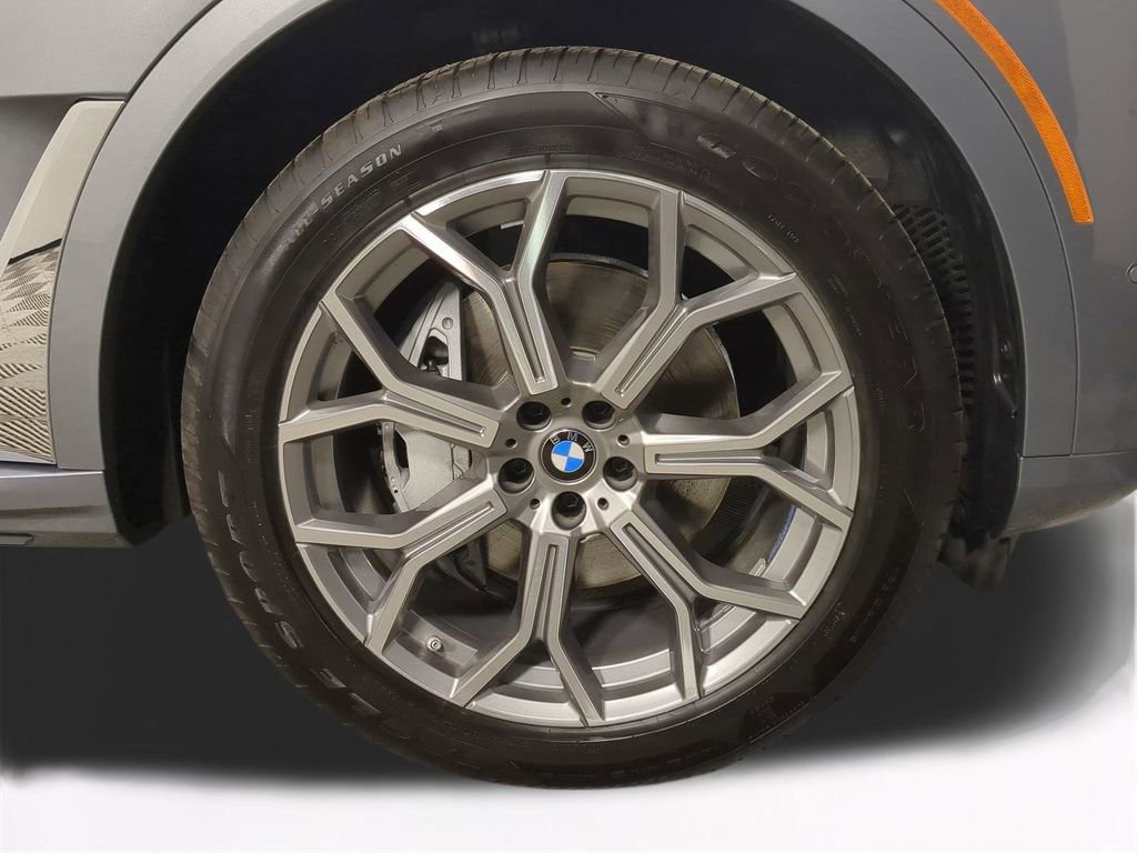 Used 2024 BMW X7 xDrive40i w/ Premium Package image 11