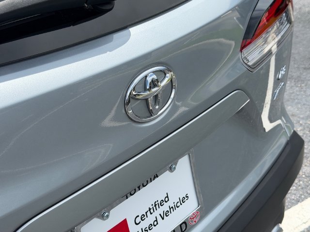 Certified 2023 Toyota Corolla Cross LE w/ Moonroof Package AWD/4WD image 17