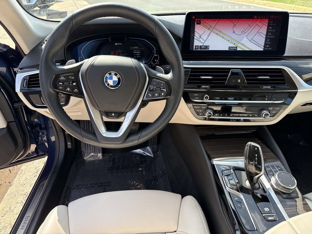 Used 2022 BMW 530e xDrive w/ Premium Package AWD/4WD image 31