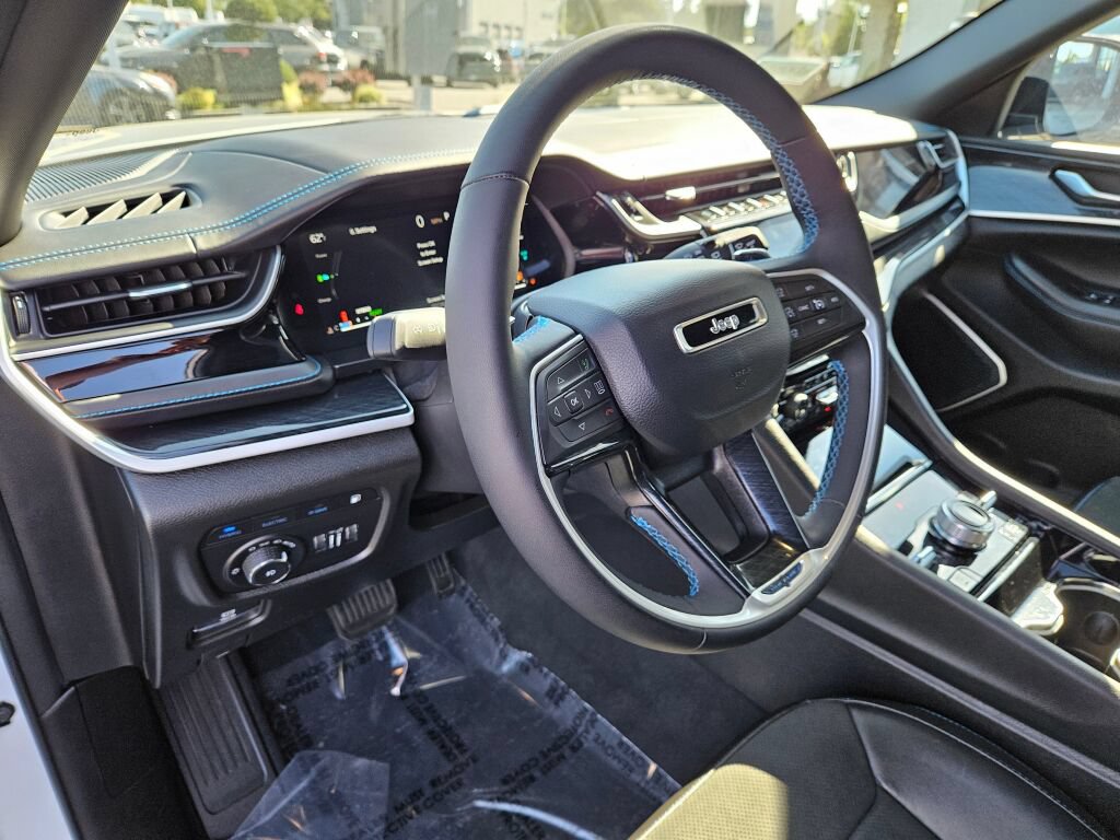 Used 2022 Jeep Grand Cherokee Trailhawk w/ Advanced Protech Group II AWD/4WD image 20