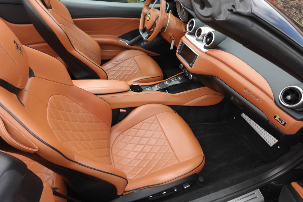 Used 2015 Ferrari California T RWD image 12