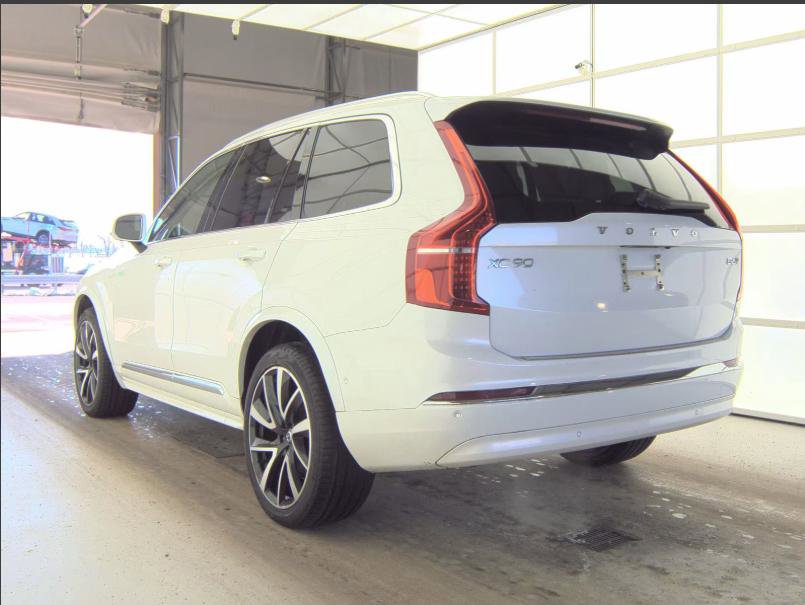 Used 2024 Volvo XC90 B6 Ultimate w/ Protection Package Premier image 3