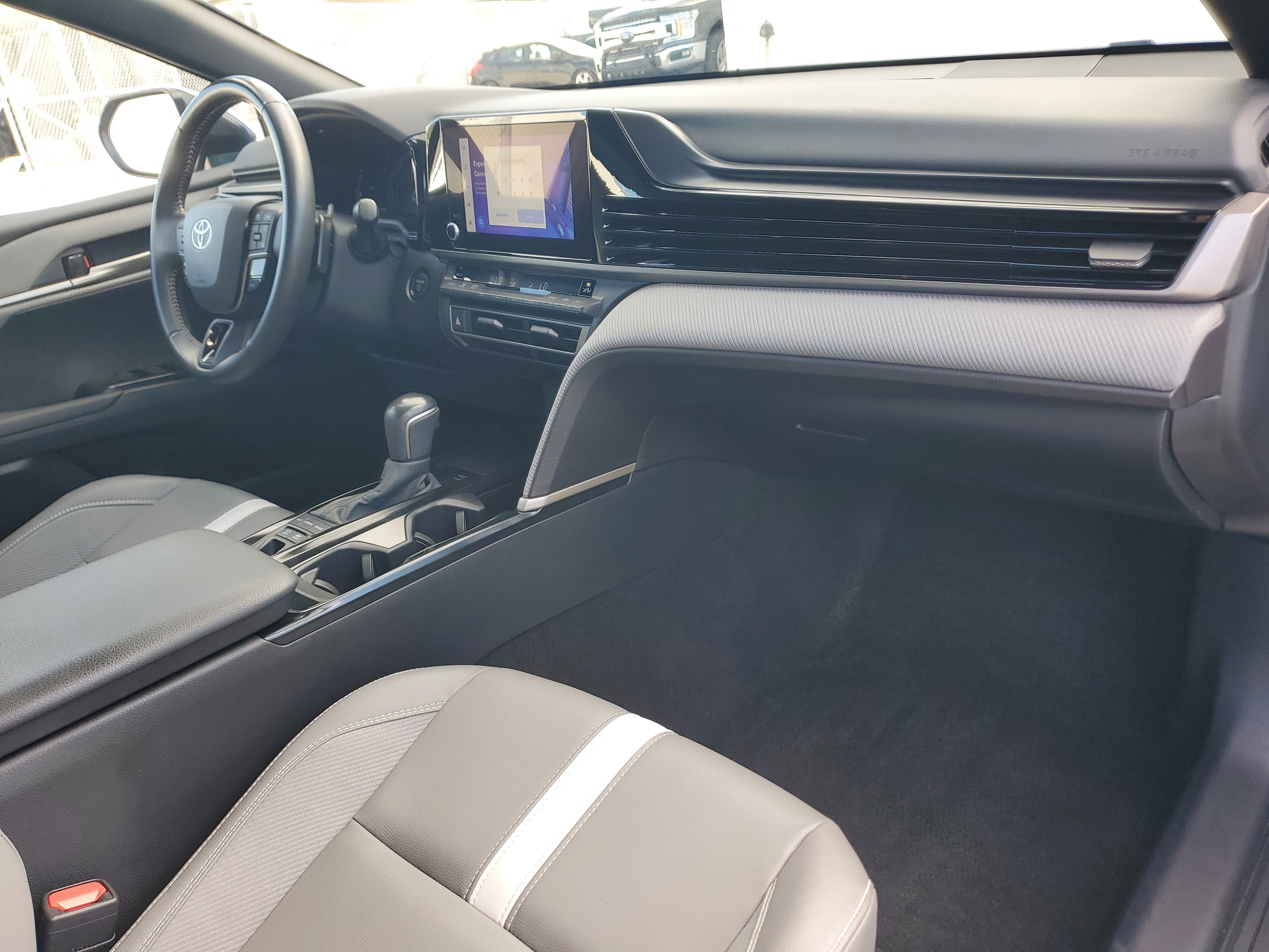 Used 2025 Toyota Camry SE image 13