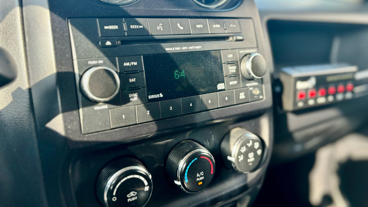 Used 2015 Jeep Patriot Latitude image 24