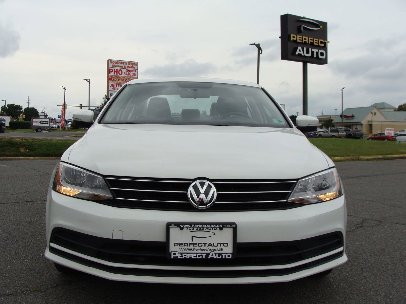 Used 2015 Volkswagen Jetta SE FWD image 2