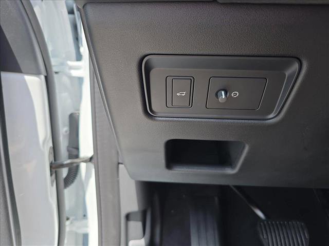 New 2025 Land Rover Discovery S image 29