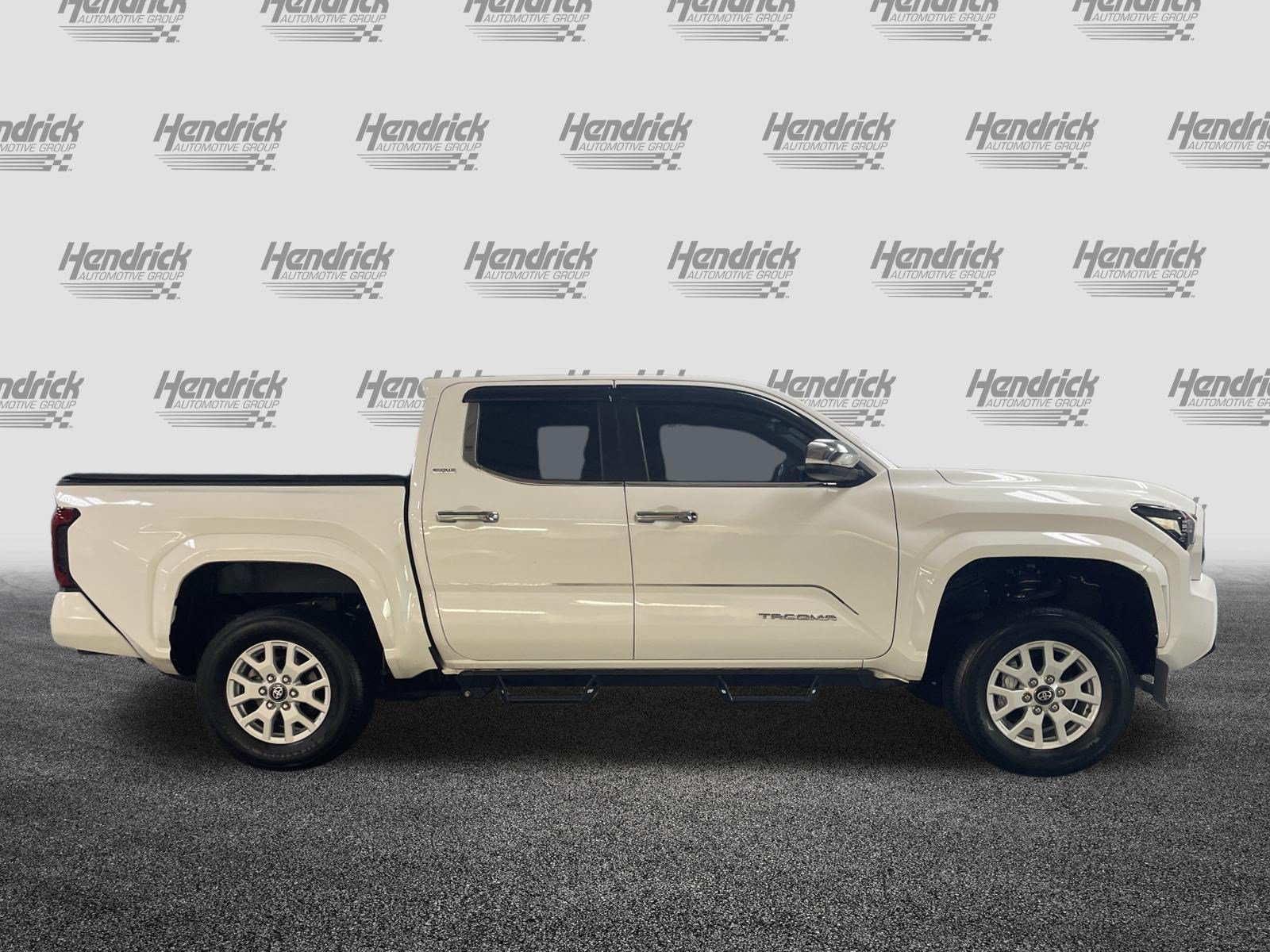Certified 2024 Toyota Tacoma SR5 AWD/4WD image 11
