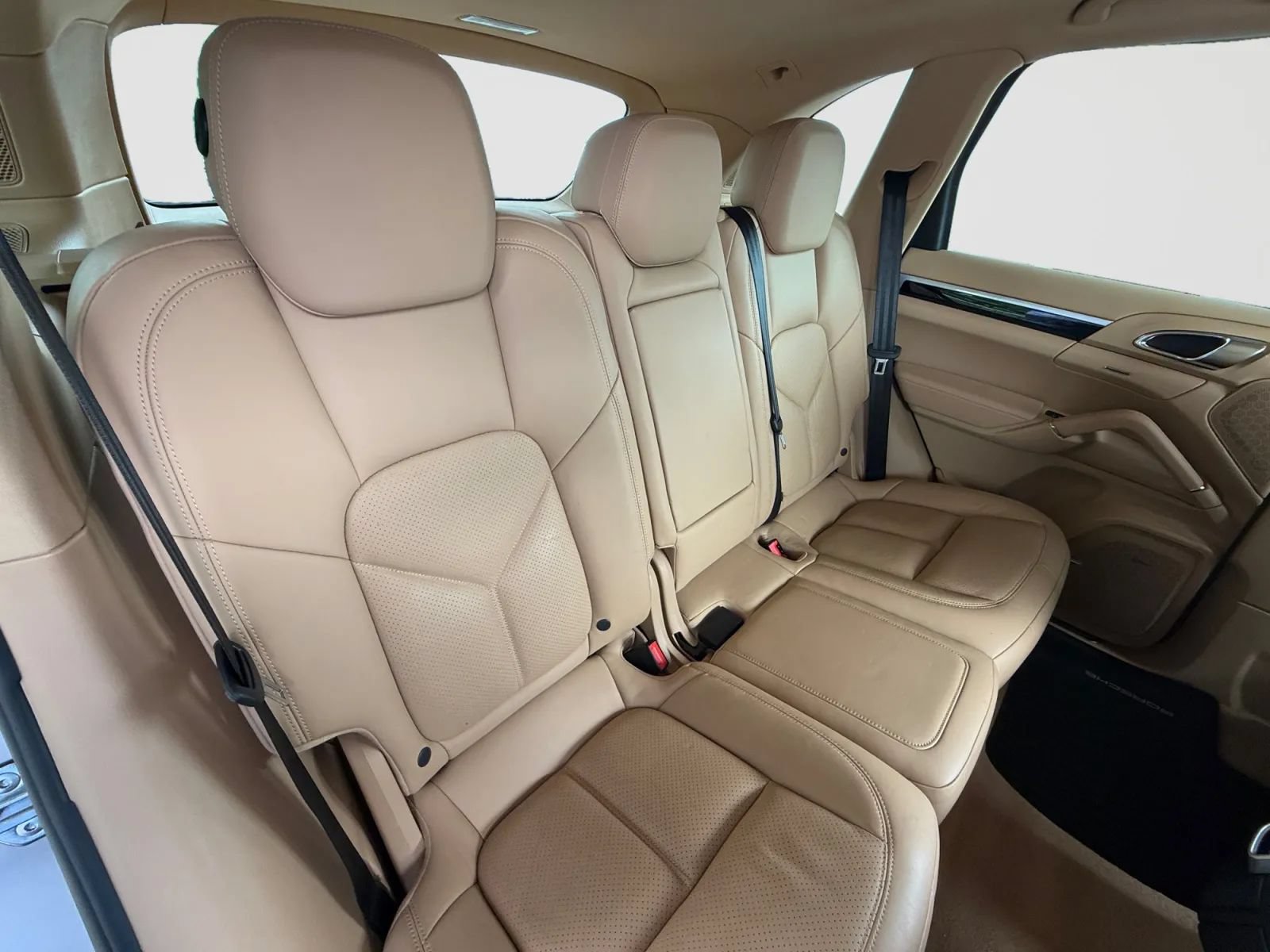 Used 2016 Porsche Cayenne AWD/4WD image 18