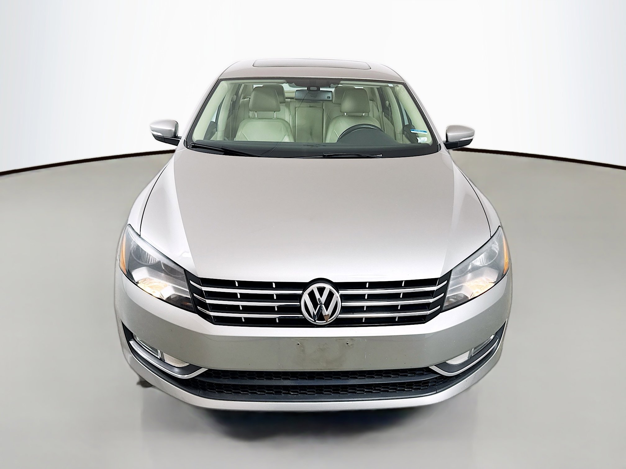 Used 2014 Volkswagen Passat TDI SEL Premium FWD image 2