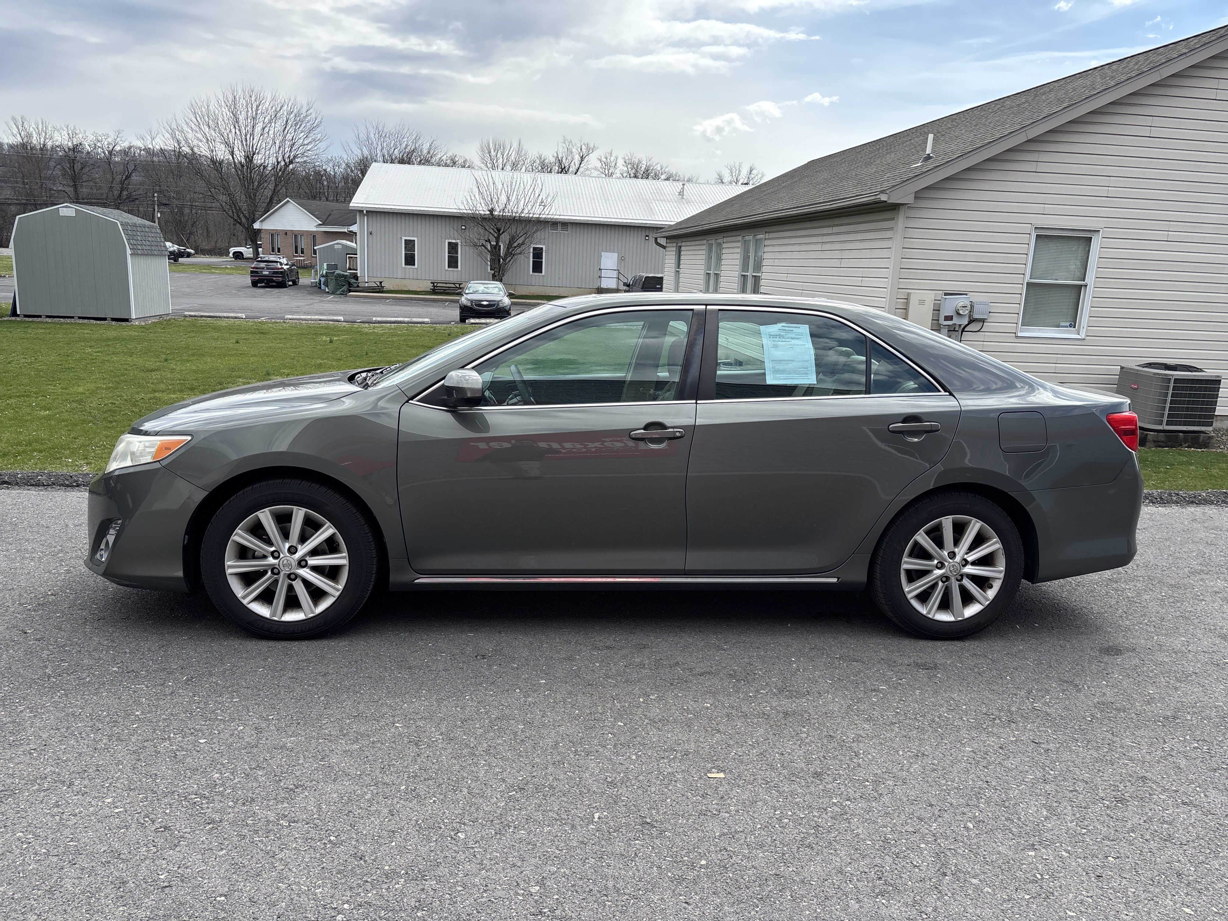 Used 2013 Toyota Camry XLE w/ Convenience Pkg image 6