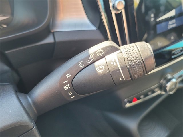 Used 2019 Volvo XC40 T5 Momentum image 28