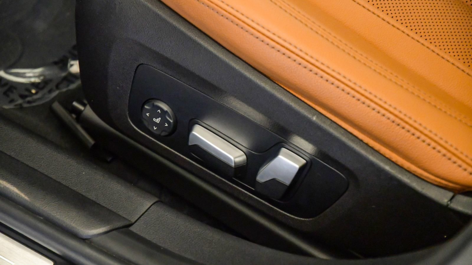 Certified 2023 BMW 330e xDrive w/ Premium Package image 23