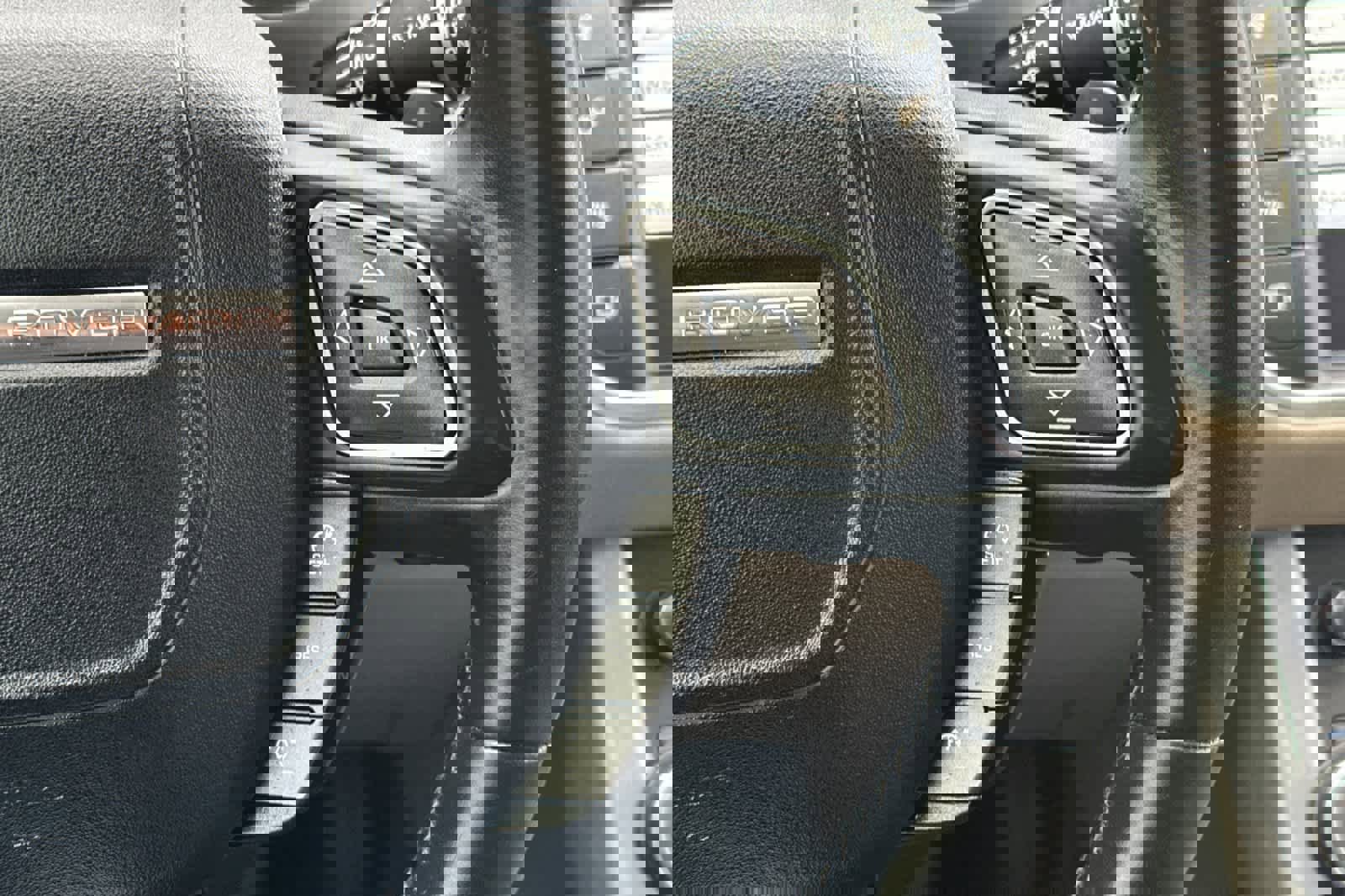 Used 2016 Land Rover Range Rover Evoque SE image 28