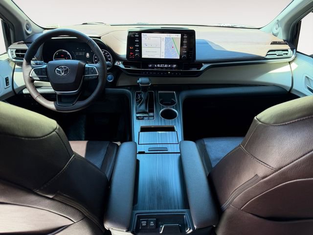 Used 2023 Toyota Sienna Platinum FWD image 10
