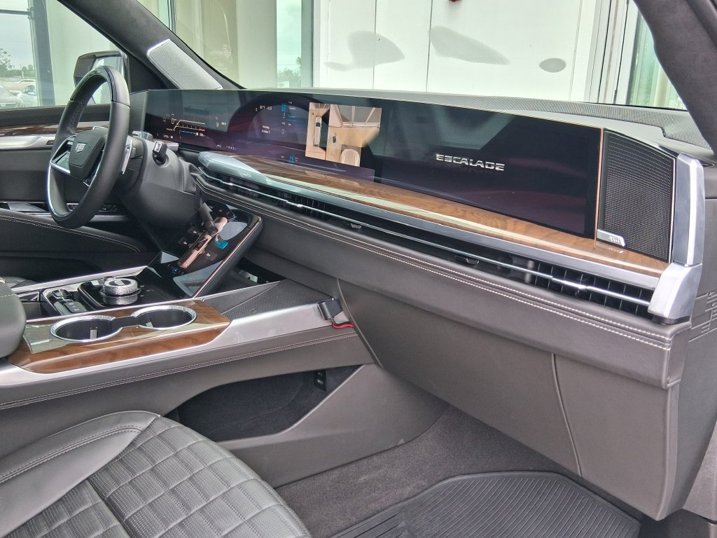 Used 2025 Cadillac Escalade Sport Platinum AWD/4WD image 17