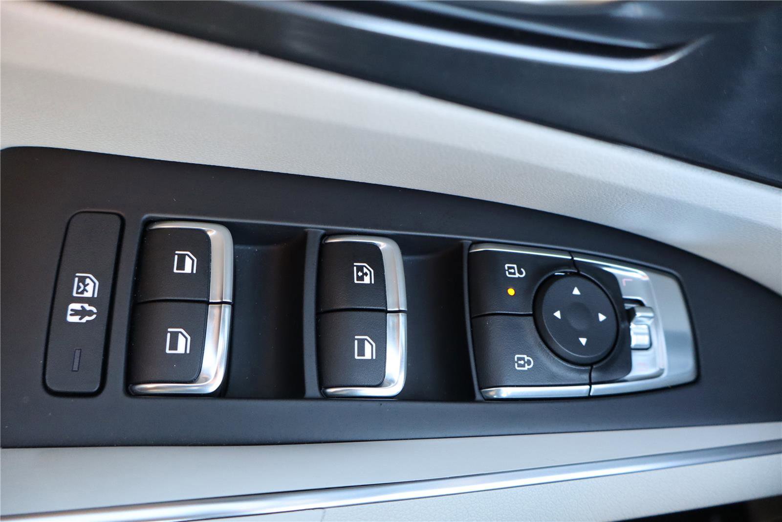 Certified 2025 Kia Sorento S image 14