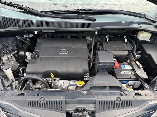 Used 2015 Toyota Sienna LE FWD image 30