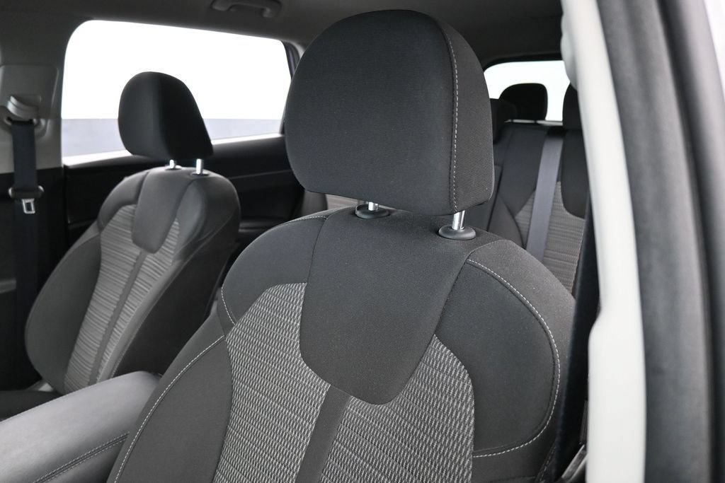Used 2023 Kia Sorento LX FWD image 17