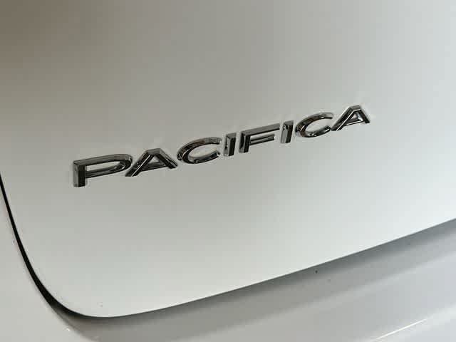 Used 2019 Chrysler Pacifica Touring-L FWD image 31