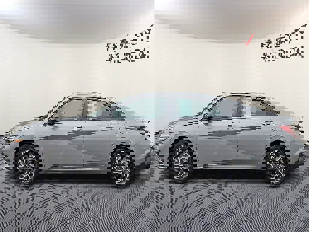 Certified 2025 Hyundai Elantra Sport image 7