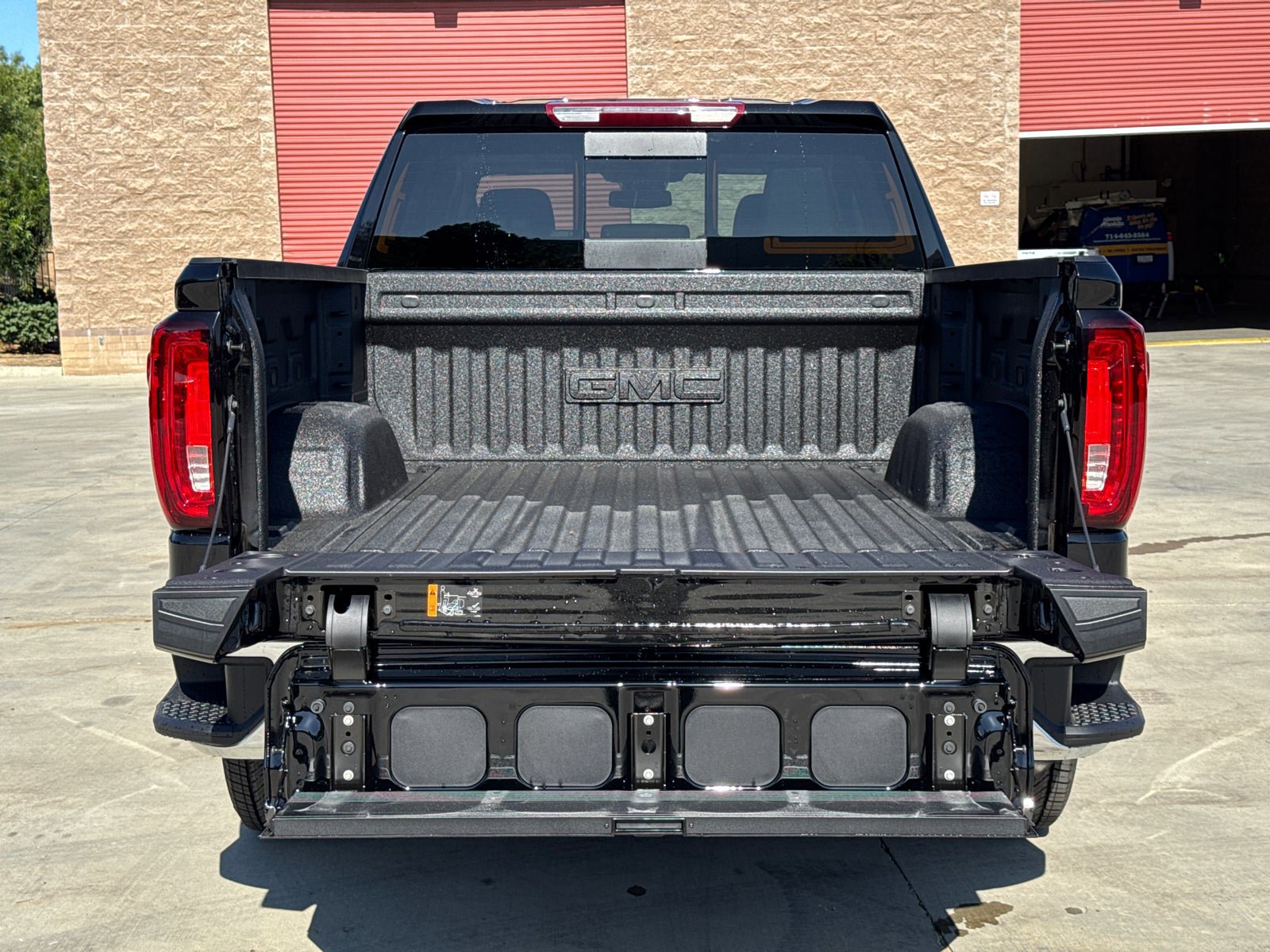 Used 2026 GMC Sierra 1500 SLT w/ SLT Premium Plus Package AWD/4WD image 9