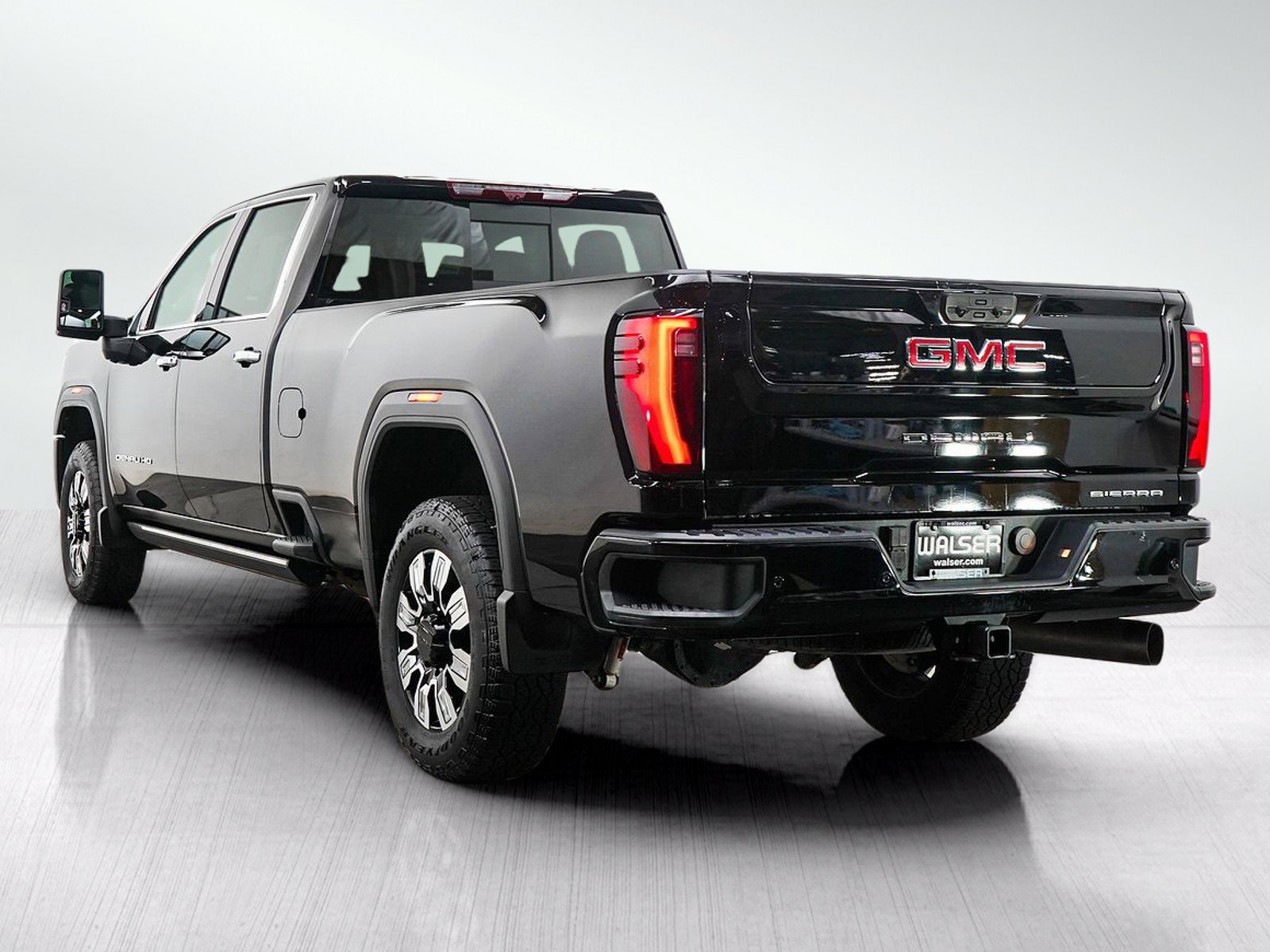Used 2025 GMC Sierra 2500 Denali w/ Denali Reserve Package AWD/4WD image 4