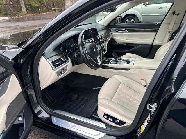 Used 2018 BMW 750i xDrive image 34
