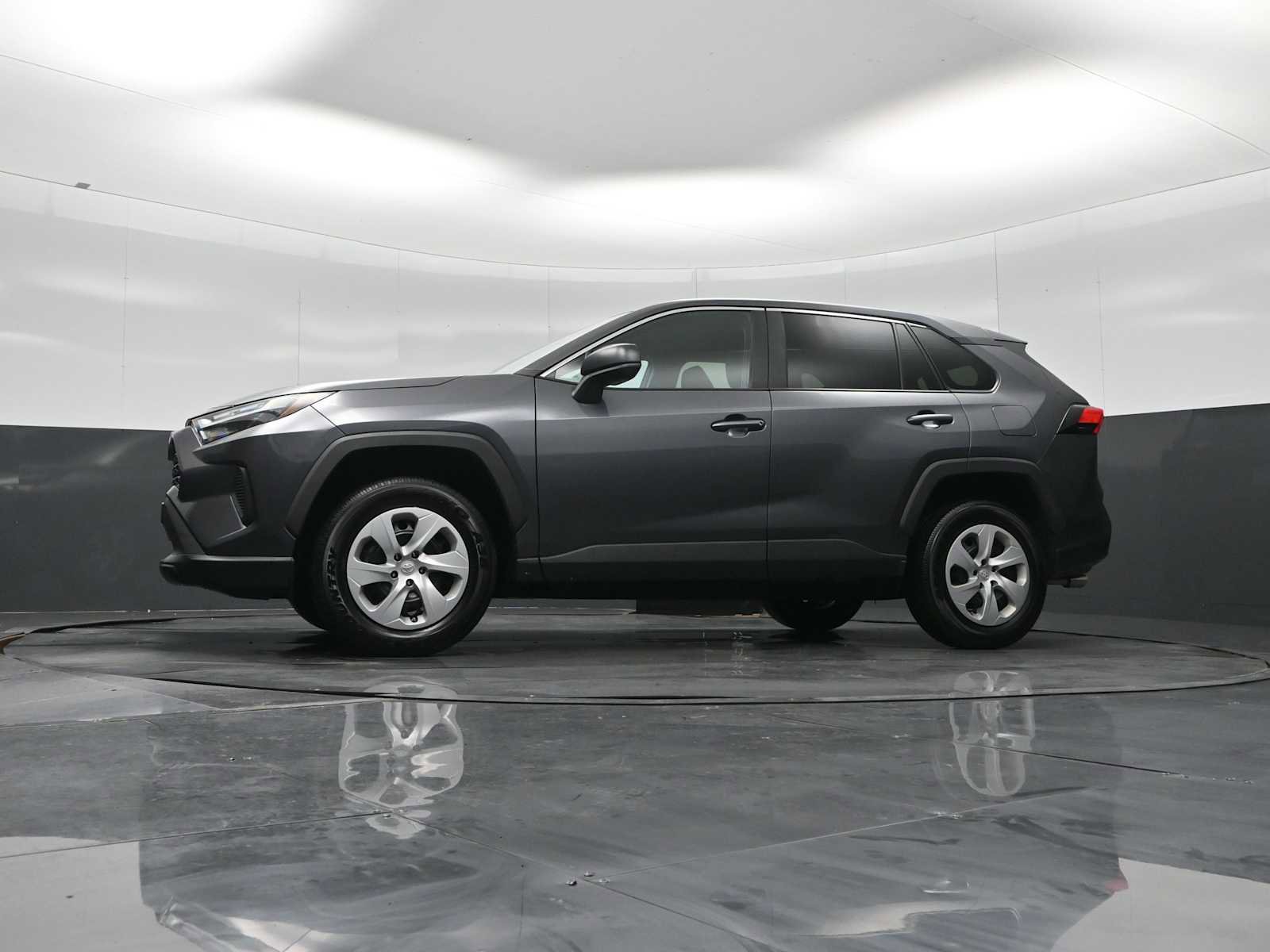 Used 2024 Toyota RAV4 LE image 21