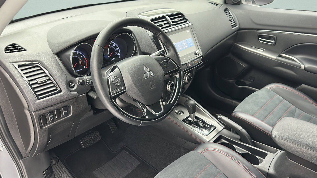 Used 2025 Mitsubishi Outlander Sport SE AWD/4WD image 12