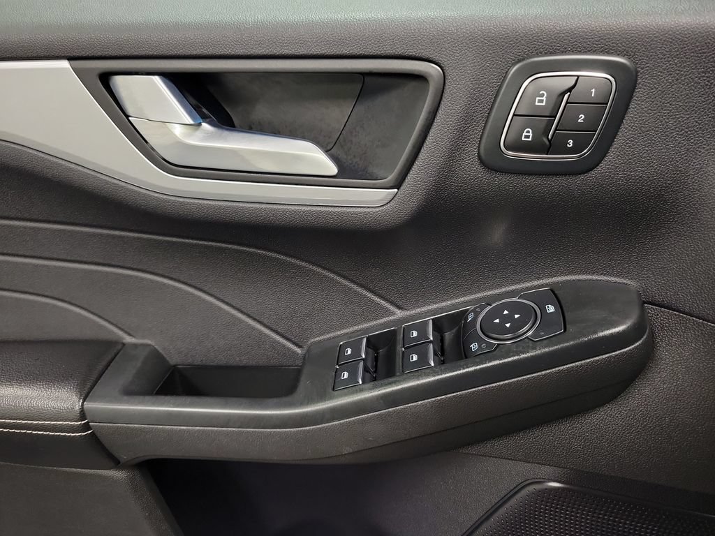 Used 2024 Ford Escape Platinum AWD/4WD image 25