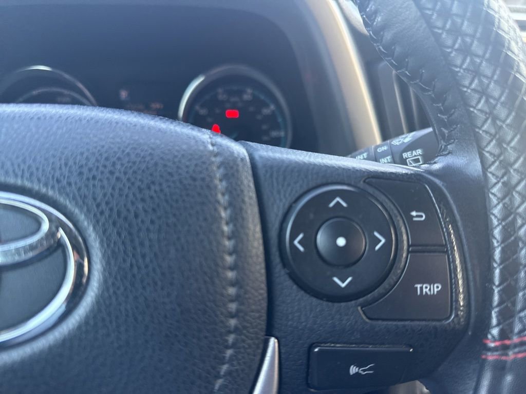 Used 2018 Toyota RAV4 XLE w/ Carpet Mat Package image 23