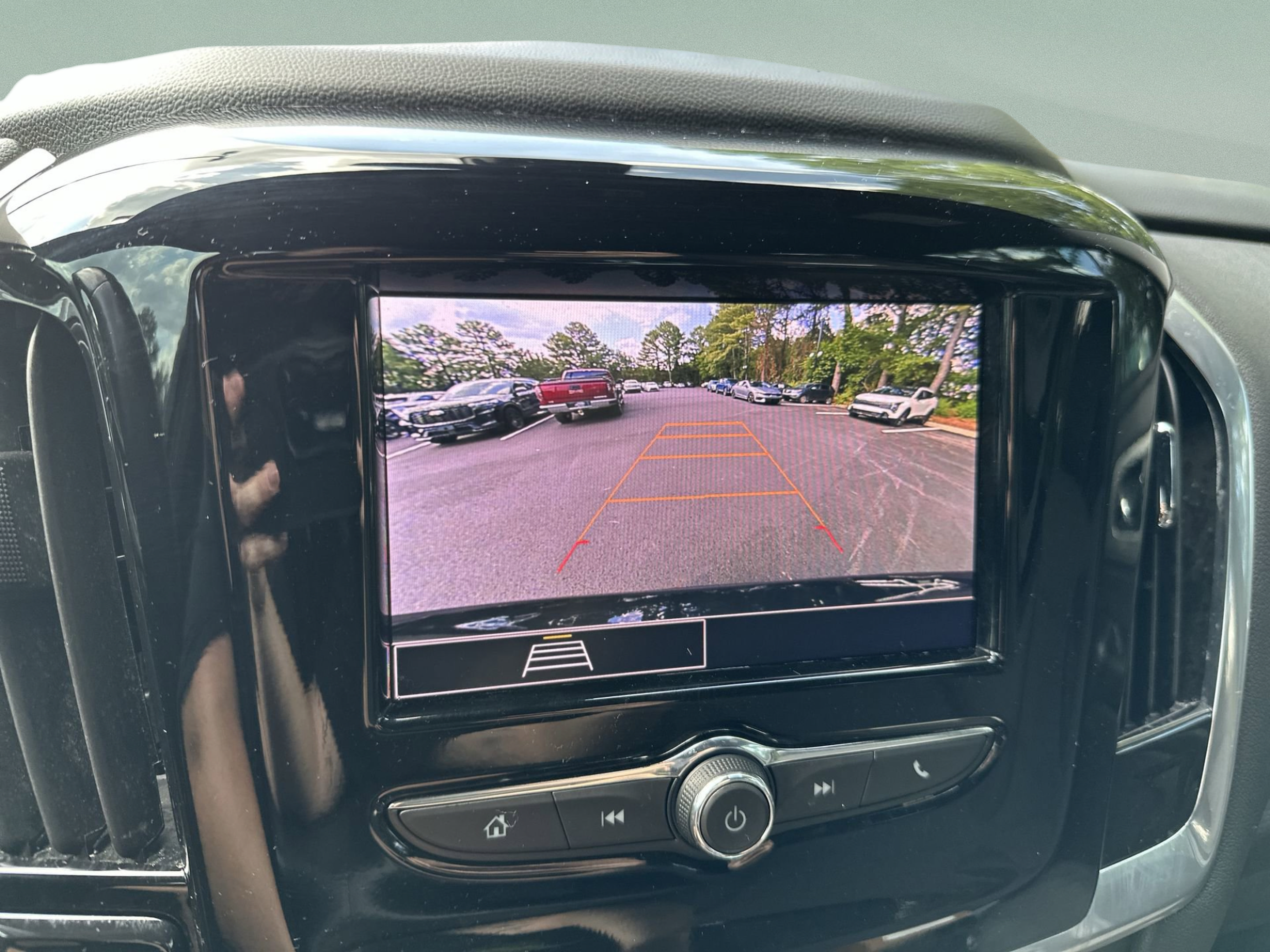 Used 2022 Chevrolet Traverse LT FWD image 23