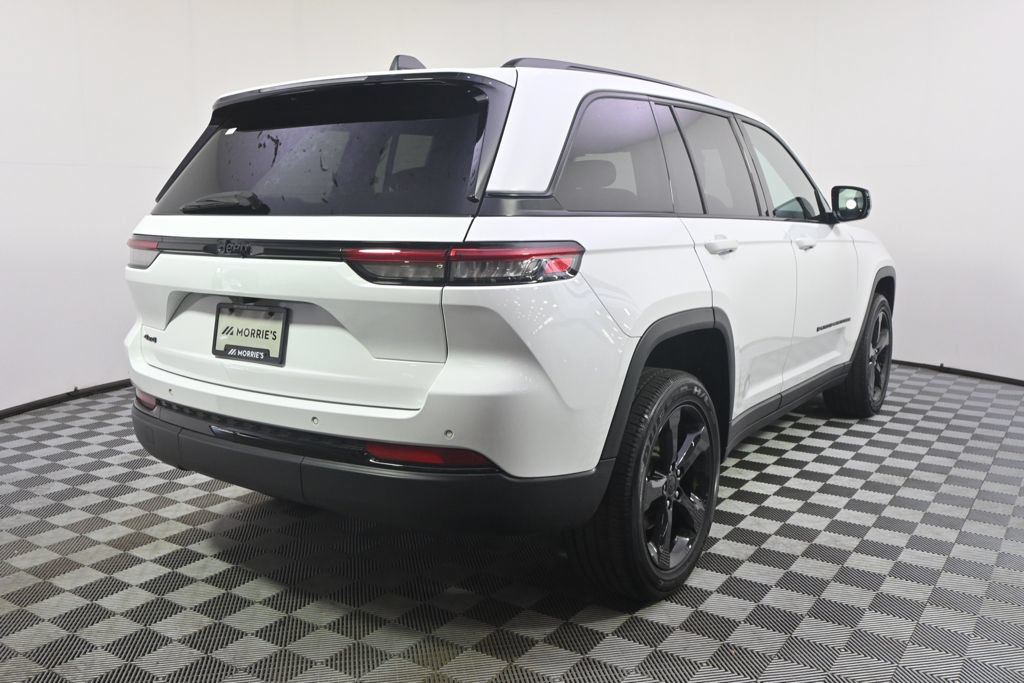 Used 2023 Jeep Grand Cherokee Altitude AWD/4WD image 6