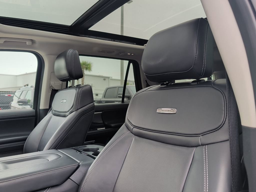 Used 2025 Ford Expedition Max Platinum AWD/4WD image 9
