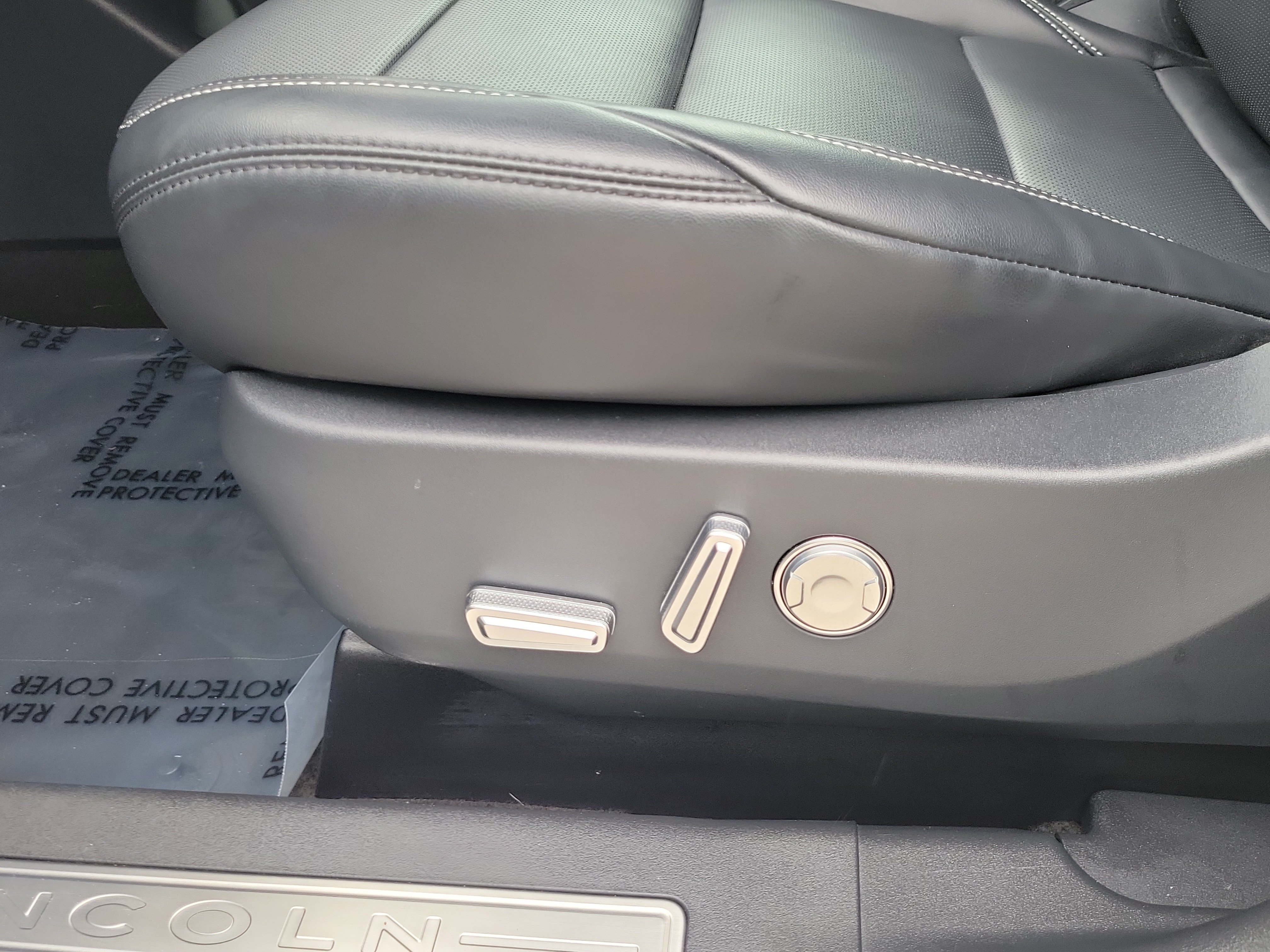 Used 2024 Lincoln Nautilus Premier AWD/4WD image 12