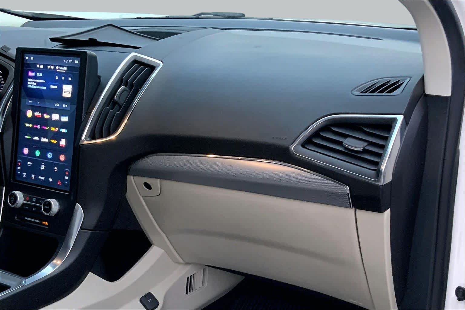 Used 2022 Ford Edge Titanium AWD/4WD image 18