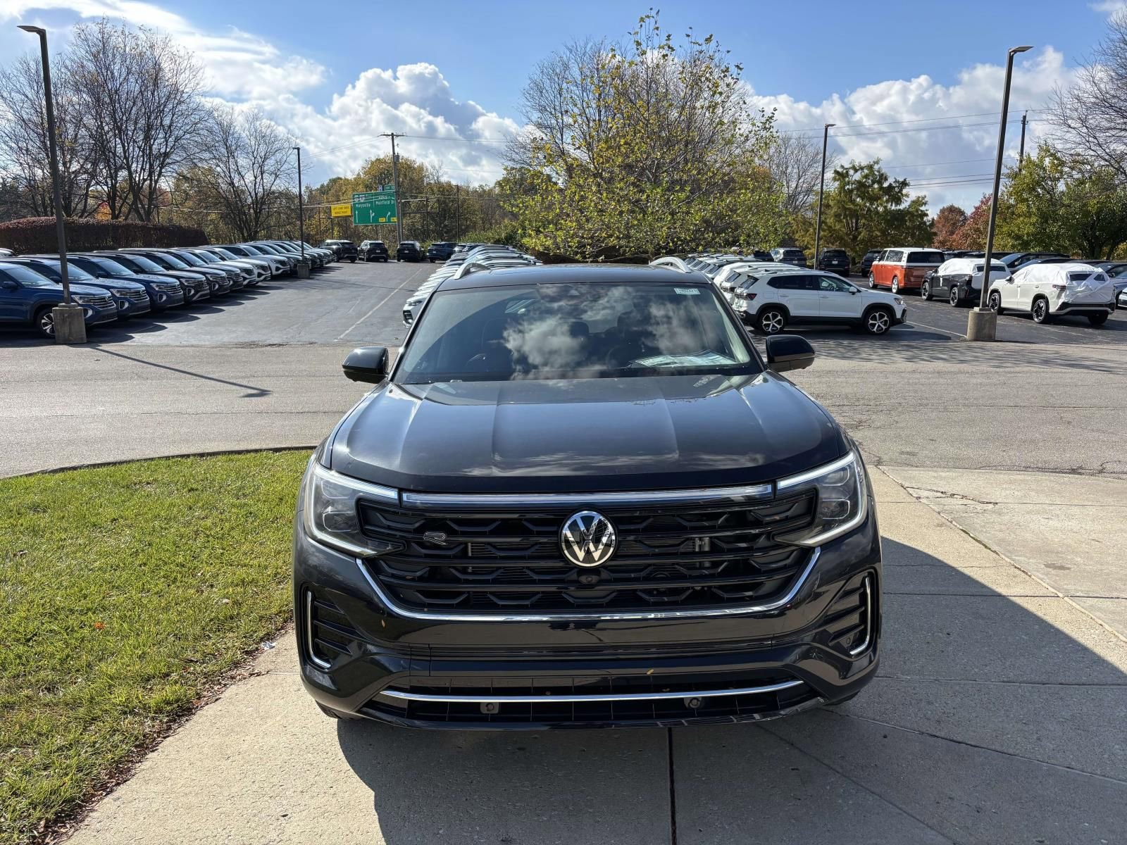 New 2026 Volkswagen Atlas SEL Premium R-Line image 2