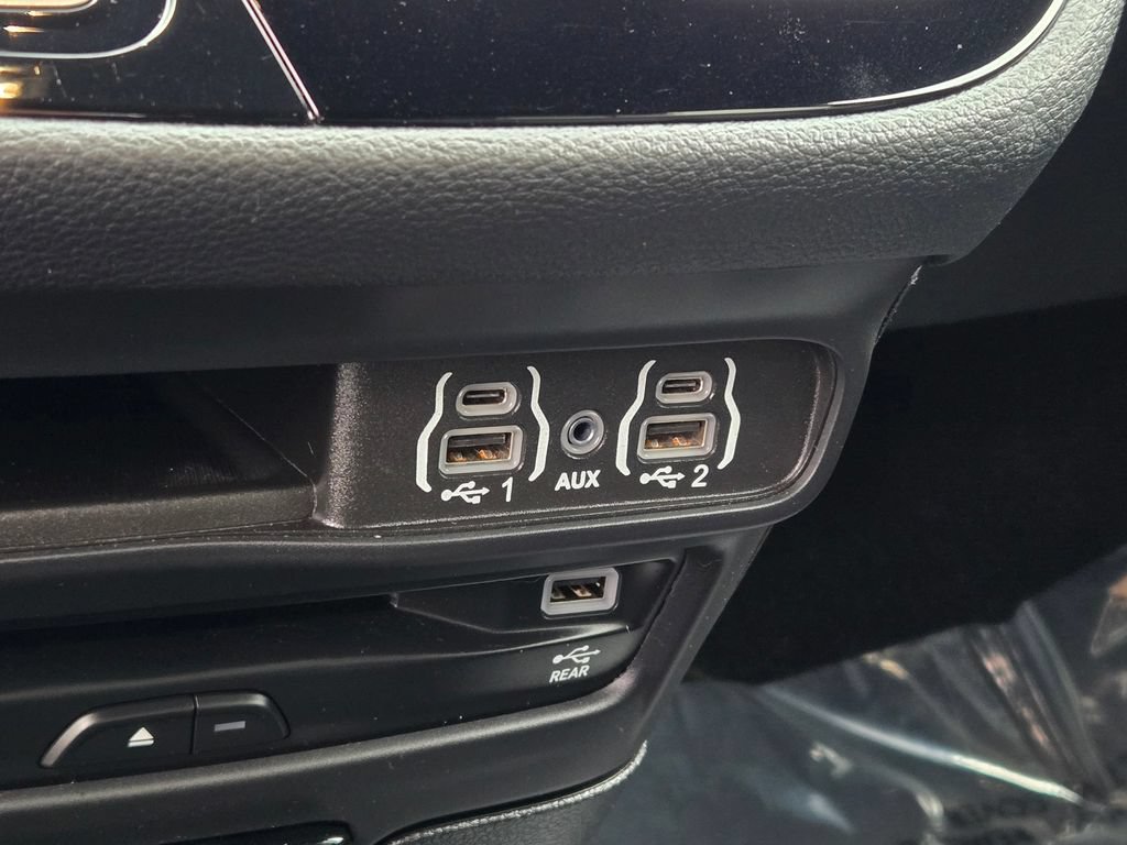 Used 2021 Chrysler Pacifica Touring-L w/ Uconnect Theater Family Group FWD image 47