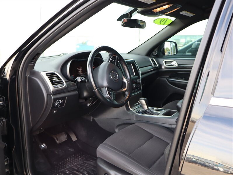 Used 2019 Jeep Grand Cherokee Laredo AWD/4WD image 19