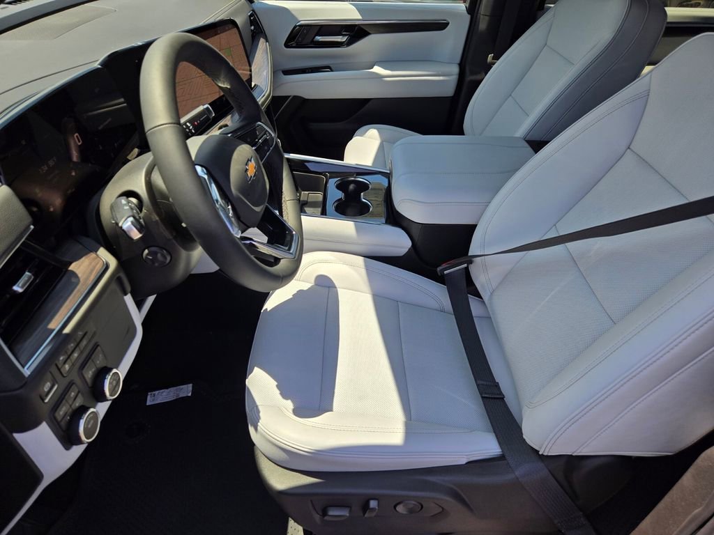 New 2025 Chevrolet Suburban Premier AWD/4WD image 5