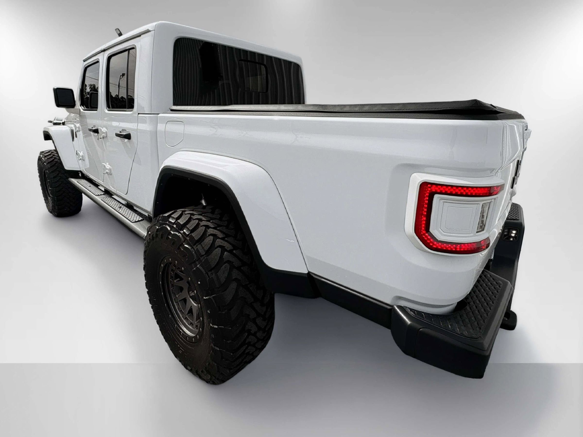 Used 2024 Jeep Gladiator Sport w/ Premium Package image 4