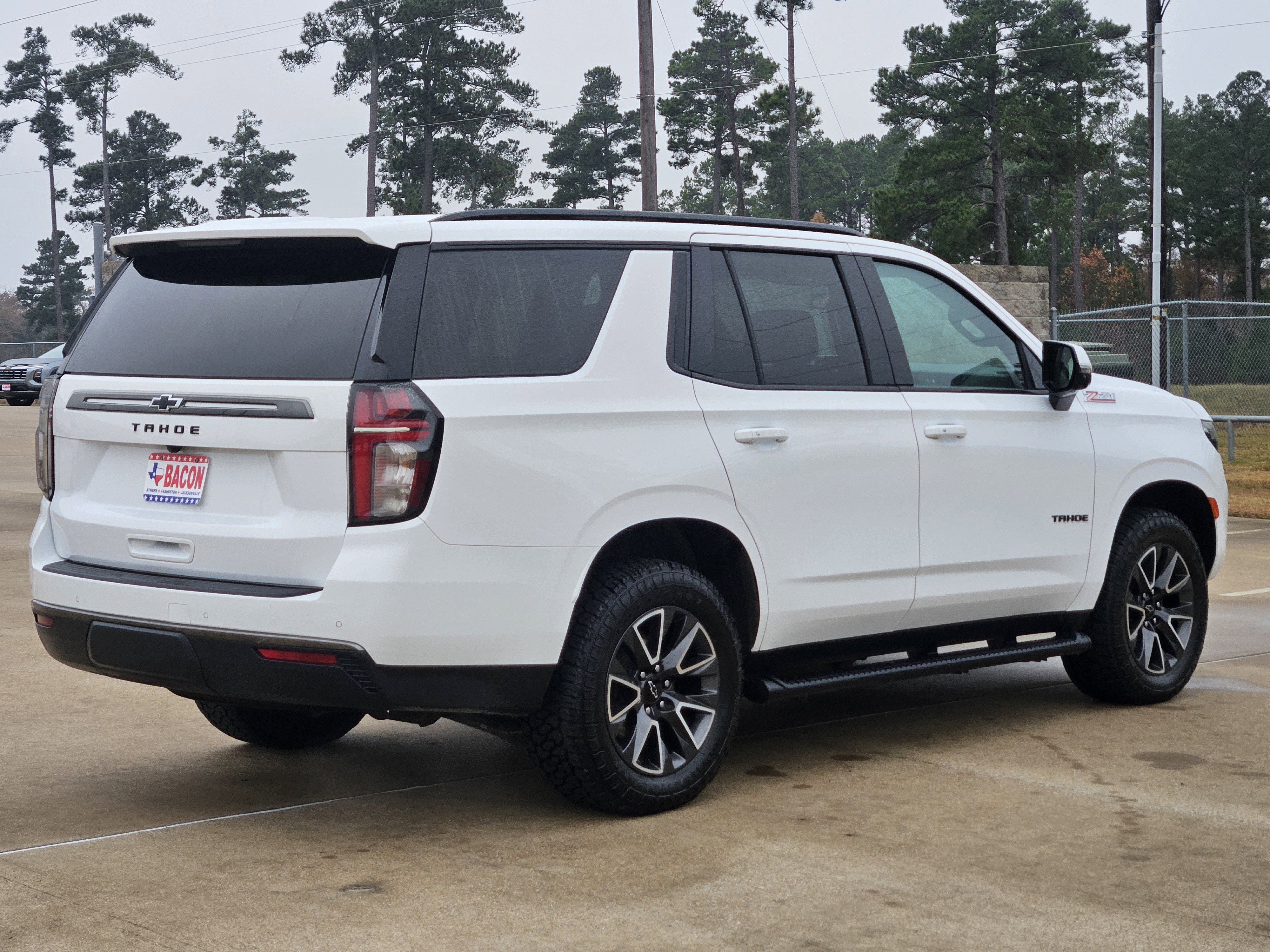 Used 2022 Chevrolet Tahoe Z71 w/ Luxury Package AWD/4WD image 4