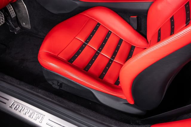 Used 2019 Ferrari Portofino RWD image 24