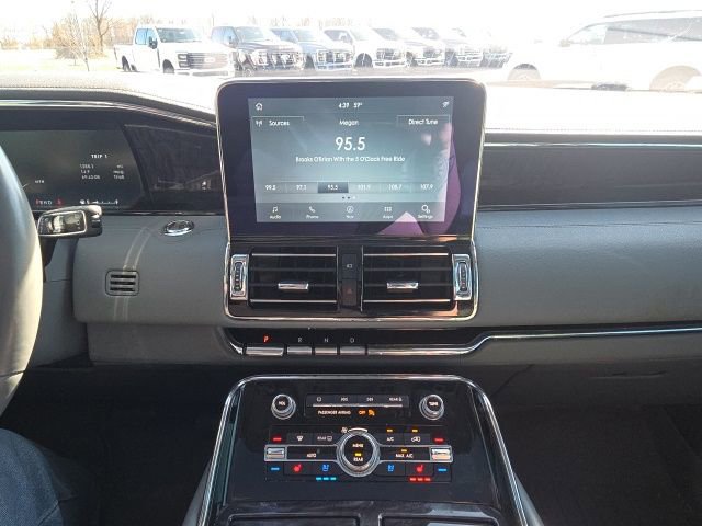 Used 2020 Lincoln Navigator Reserve w/ Luxury Package image 34