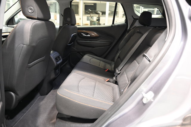Used 2021 GMC Terrain SLE w/ Driver Convenience Package FWD image 11