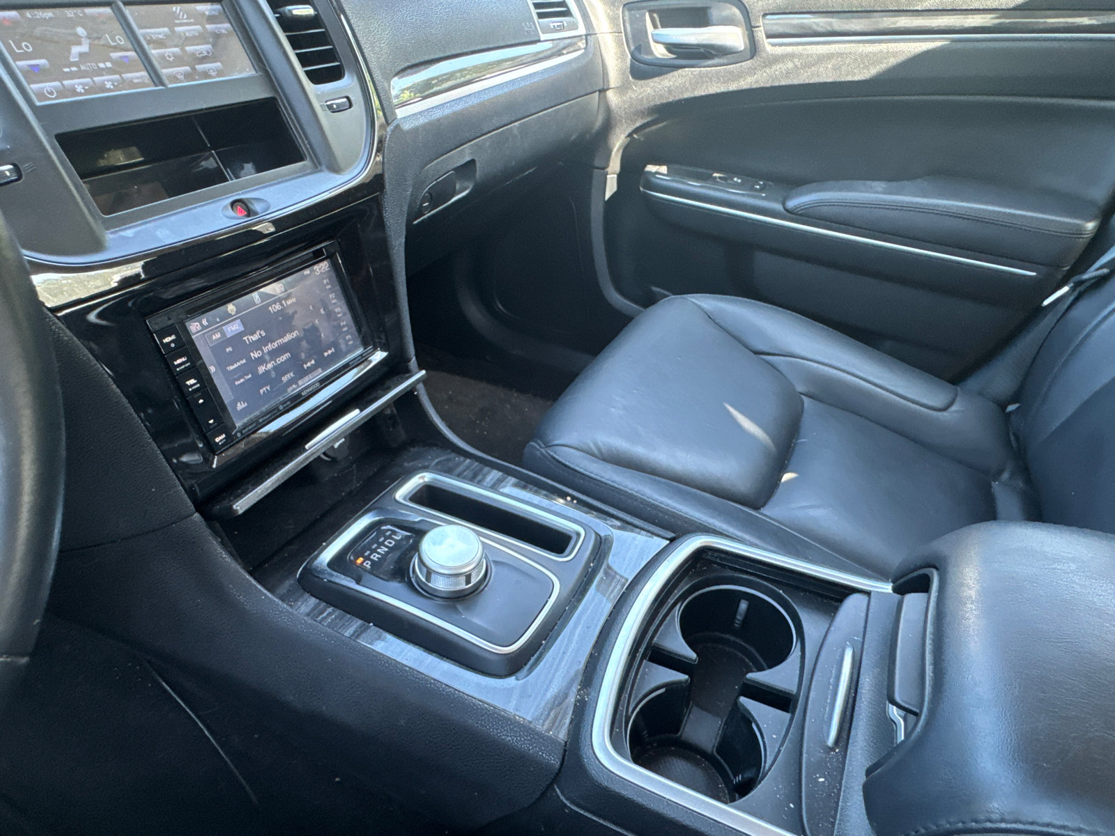 Used 2018 Chrysler 300 Touring L image 30