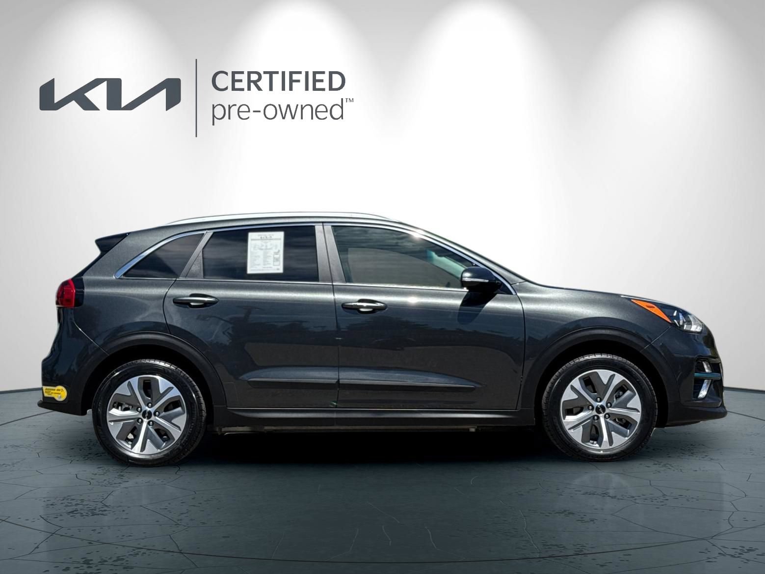 Certified 2022 Kia Niro EX FWD image 3