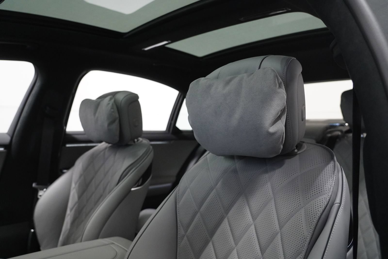 New 2026 Mercedes-Benz S 580 4MATIC Sedan image 16
