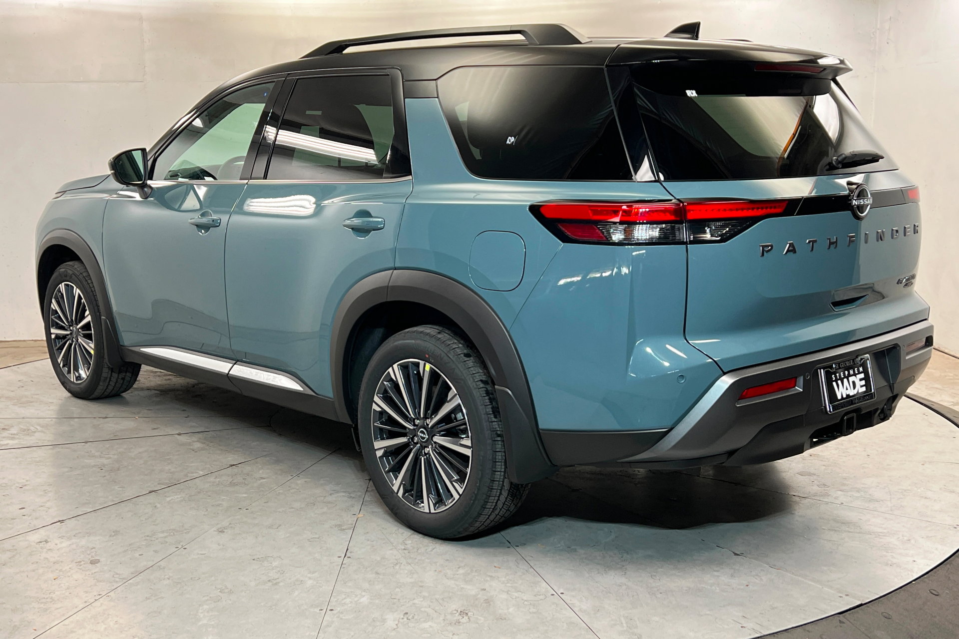 New 2026 Nissan Pathfinder Platinum image 3