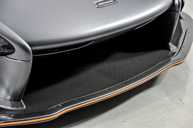 Used 2019 McLaren Senna RWD image 9